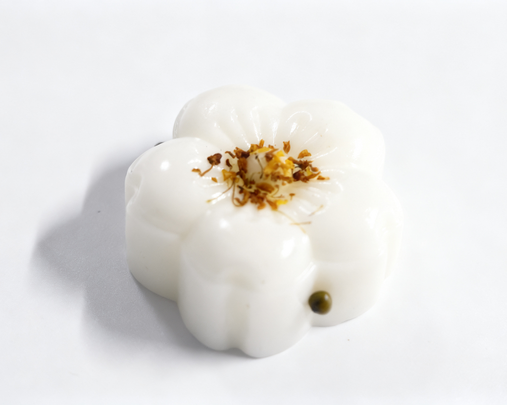 33g White Osmanthus Cake squishy